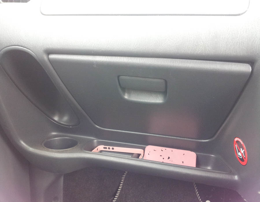 Suzuki Ignis Sport glove-box